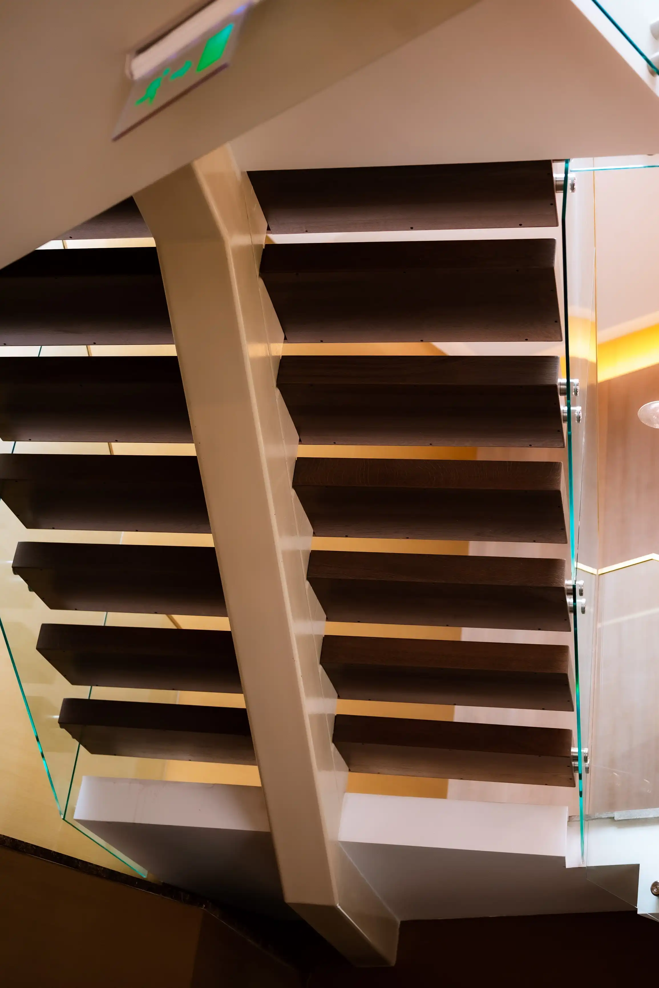 Scări Hotel Nova - Completă