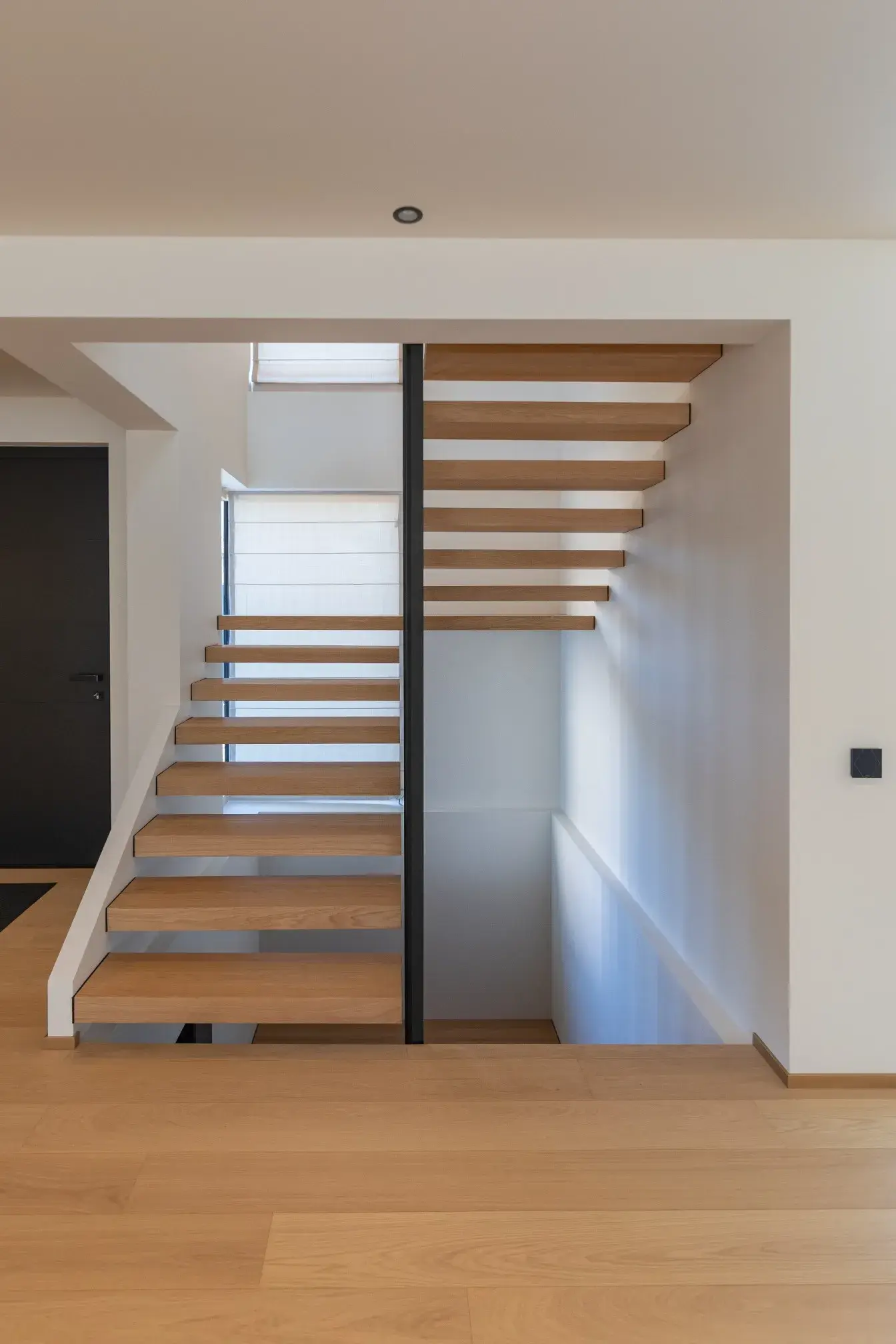 Trepte Rezidențiale - Măiestrie detaliată a balustradei