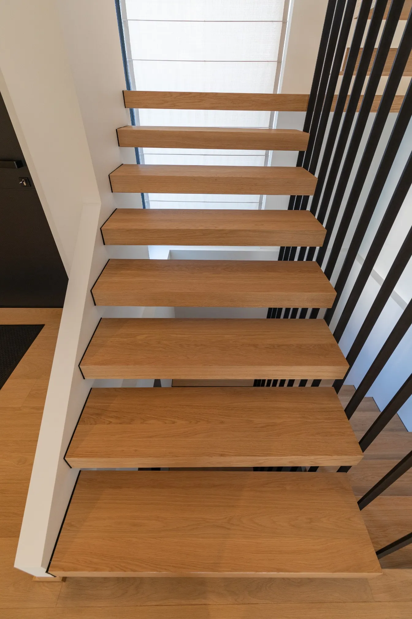 Trepte Rezidențiale - Scară cu limon închis